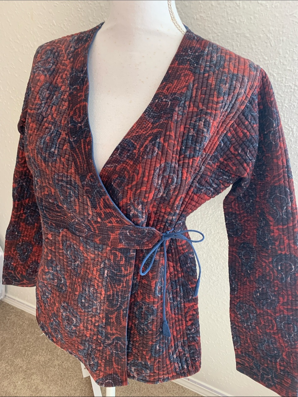 CargoWomen’s Red Quilted Floral Wrap jacket with Tie - Picture 2 of 9